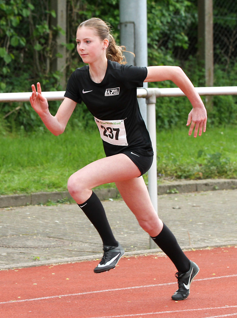 Vielseitigkeit ist Trumpf bei Nia Ferige: Gleich f&uuml;nf Mal nimmt die W14-Sportlerin des LAZ Soest den Spitzenrang in Westfalen ein. Foto: Reinhard