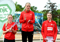 Das U18-Siebenkampfteam des LAZ Soest mit (von links) Maya Klute, Mia Vollmer und Anna-Lena Knappk&ouml;tter ist mit 10.768 Punkten westf&auml;lischer Spitzenreiter und liegt deutschlandweit auf Platz acht. Foto: Bottin|Vielseitigkeit ist Trumpf bei Nia Ferige: Gleich f&uuml;nf Mal nimmt die W14-Sportlerin des LAZ Soest den Spitzenrang in Westfalen ein. Foto: Reinhard|m Siebenkampf auf Rang eins in Westfalen: U18-Athletin Mia Vollmer vom LAZ Soest erzielte 4120 Punkte. Foto: Bottin|In Westfalen die Nummer zwei, bundesweit auf Platz sieben: W15-Athletin Maja Bolinger vom LAZ Soest sprintete die 100 Meter fr&uuml;h in der Saison in 12,60 Sekunden. Foto: Bottin|Rafael Hesse (M13) vom LAZ Soest ist aktuell landesweit die Nummer eins &uuml;ber 75 Meter und im Vierkampf. Foto: Reinhard|W12-Sportlerin Greta Luisa Karsten vom LAZ Soest - hier beim Weitsprung- f&uuml;hrt derzeit mit 1,48 Metern und einem Vorsprung von acht Zentimetern                                                      die Rangliste Westfalens im Hochsprung an. Foto: Reinhard|||