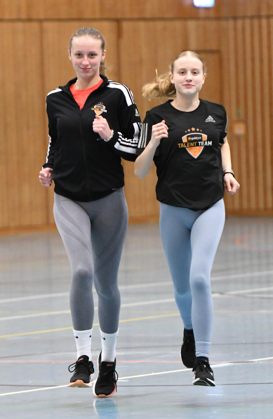 Internationaler Einsatz: im belgischen Louvain-la-Neuve gehen die beiden LAZ-Talente Sophie Martin (links) und Maja Bolinger beim U18-L&auml;nderkampf im Westfalenteam gegen die Nationalmannschaften Belgiens und der Niederlande an den Start. Foto: Bottin