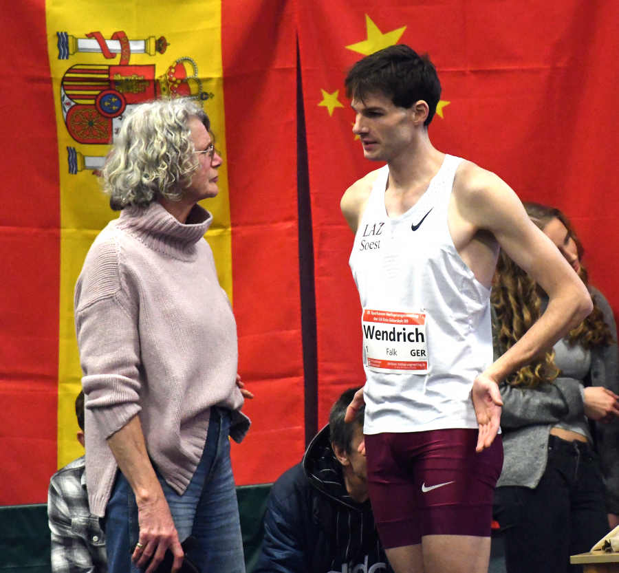 Hochspringer Falk Wendrich vom LAZ Soest und Trainerin Brigitte Kurschilgen fahren optimistisch zu den Deutschen Meisterschaften nach Dresden. Foto: Bottin