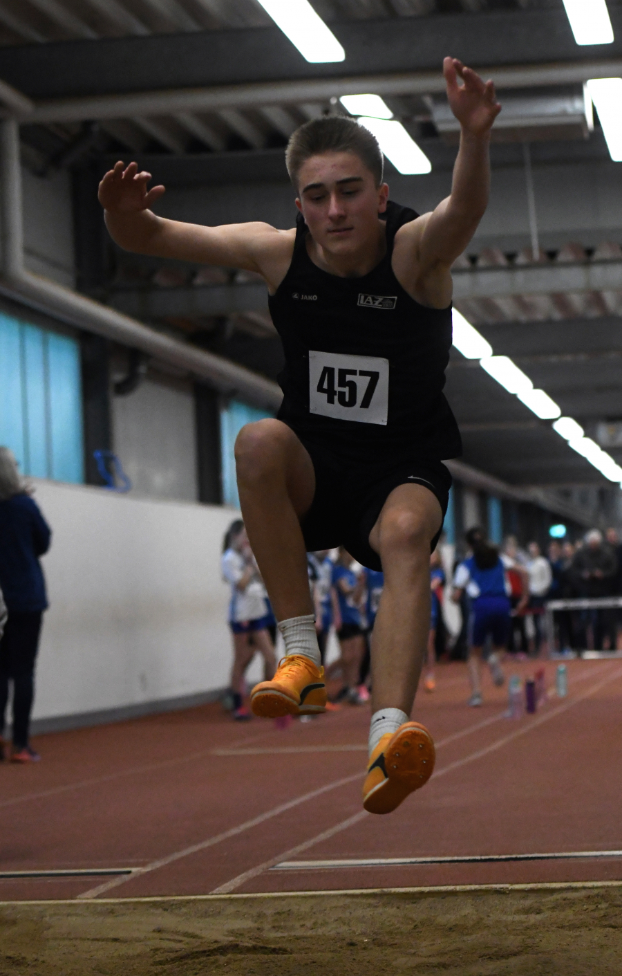 Auf Mehrkampftalent Rafael Hesse (M15) vom LAZ Soest warten bei den Westf&auml;lischen Hallenmeisterschaften spannende Entscheidungen um die Titel im Weitsprung, Kugelsto&szlig;en und Hochsprung. Foto: Bottin
