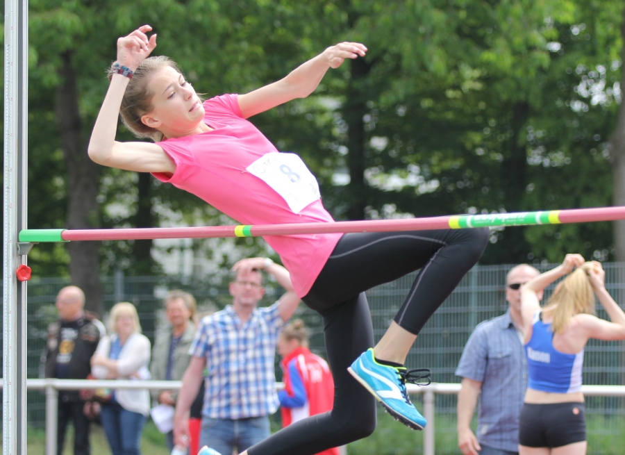 Lara B&uuml;ttner steigerte sich auf 1,46 Meter.