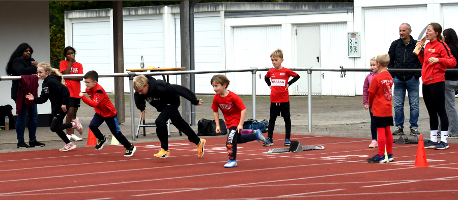Start zum 30-Meter-Sprint stand f&uuml;r die J&uuml;ngsten beim Sportabzeichentag des LAZ Soest im Schulzentrum auf dem Programm. Foto: Bottin