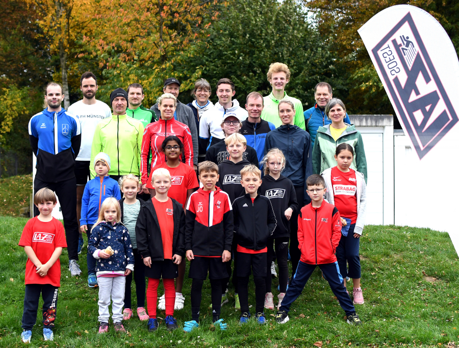 Rund 30 Teilnehmer waren beim Sportabzeichentag des LAZ Soest im Schulzentrum am Start. Foto: Bottin