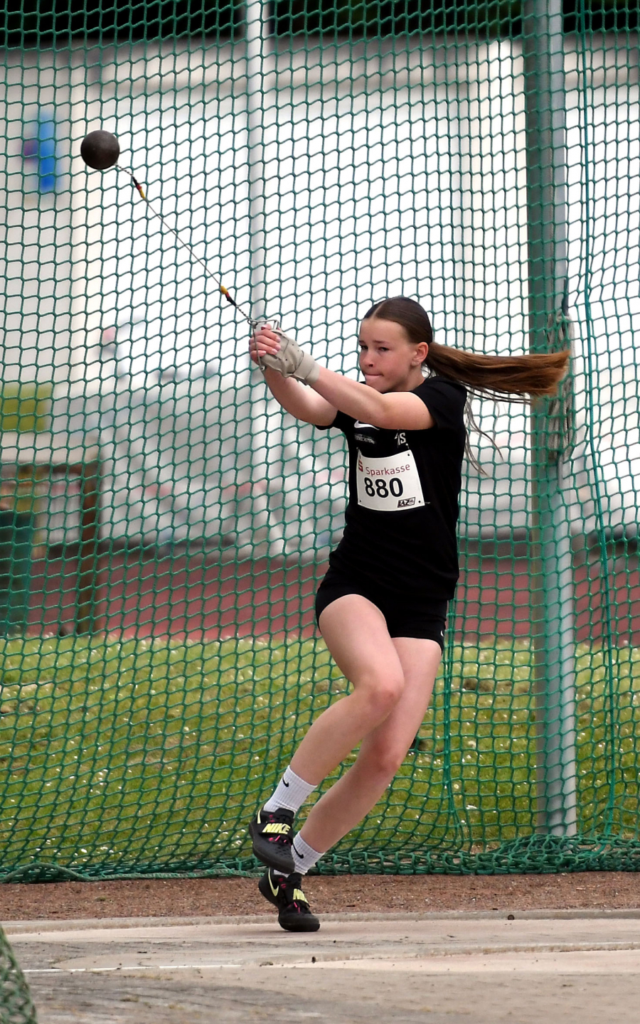 Mit ihrem erstem Wettkampfresultat &uuml;ber 30 Meter wurde W14-Athletin Marlene Soer vom LAZ Soest Hammerwurf-Westfalenmeisterin. Foto: Bottin