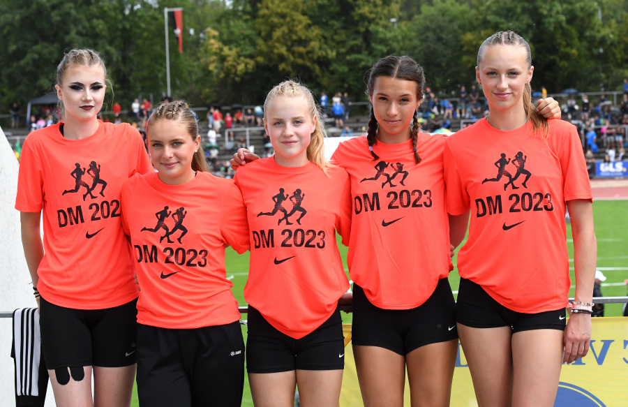 von links: Anna-Lena Knappk&ouml;tter, Zoe Grond, Maja Bolinger, Mathilda Grienitz und Sophie Martin