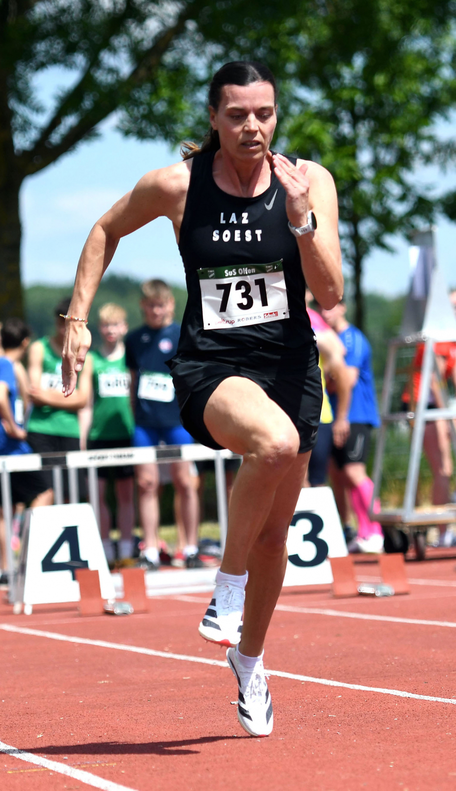 Auf Ines Rustemeyer (W50) vom LAZ Soest wartet mit vier Starts &uuml;ber 60 Meter, 200 Meter, Hochsprung und Weitsprung bei den Masters-Westfalenmeisterschaften in Dortmund ein umfangreiches Wettkampfprogramm. Foto: Bottin