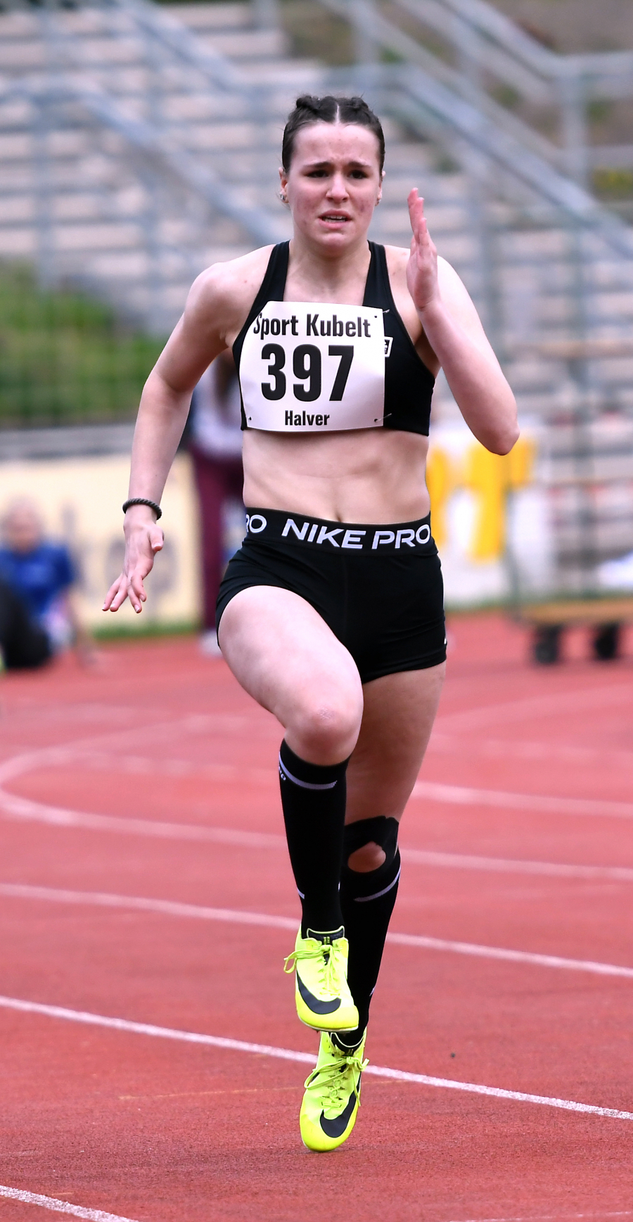 Carmen B&uuml;ttner siegte in L&uuml;denscheid &uuml;ber 100 Meter der W15 mit 14,03 Sekunden. Foto: Bottin