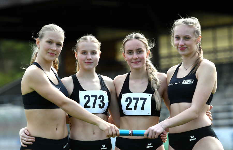 Das U18-Quartett des LAZ Soest - v.l.n.r.: Mia Vollmer, Maja Bolinger, Maya Klute und Sophie Martin - unterbot gleich im ersten Saisonrennen in 49,89 Sekunden die DM-Norm &uuml;ber 4 x 100 Meter. Foto: Bottin