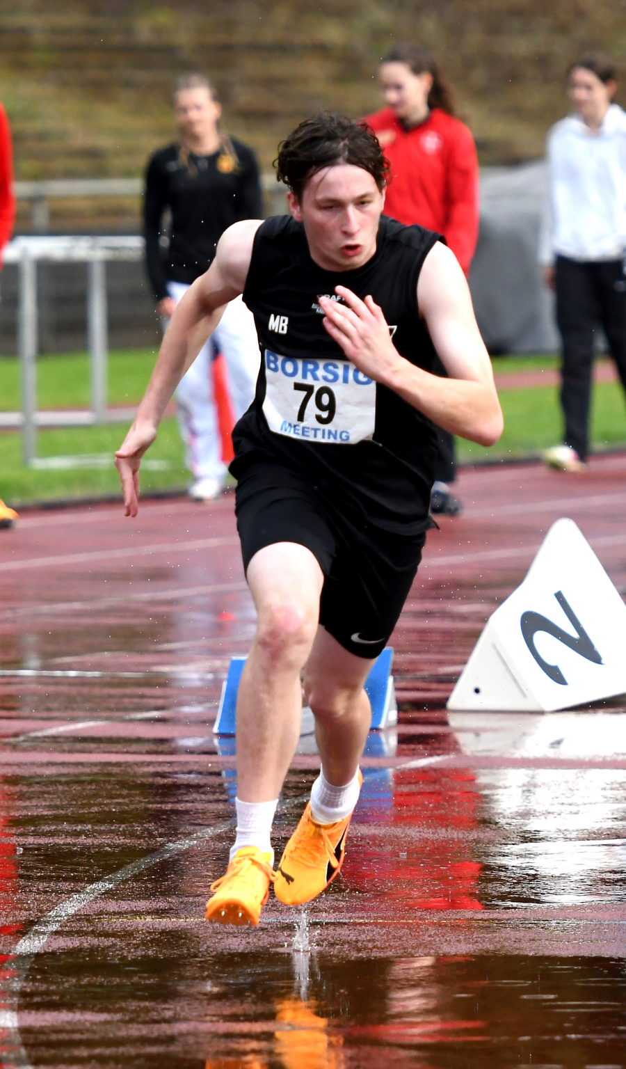 Martin Brewe vom LAZ Soest erzielte in Gladbeck pers&ouml;nliche Bestzeiten &uuml;ber 100 Meter und 200 Meter. Foto: Bottin