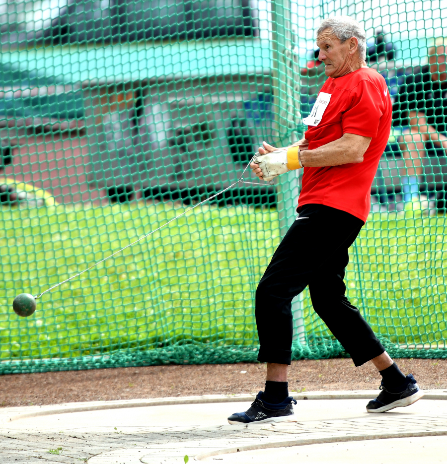Helmut H&ouml;&szlig;, einer der &auml;ltesten Hammerwerfer der Veranstaltung. - Foto: Bottin