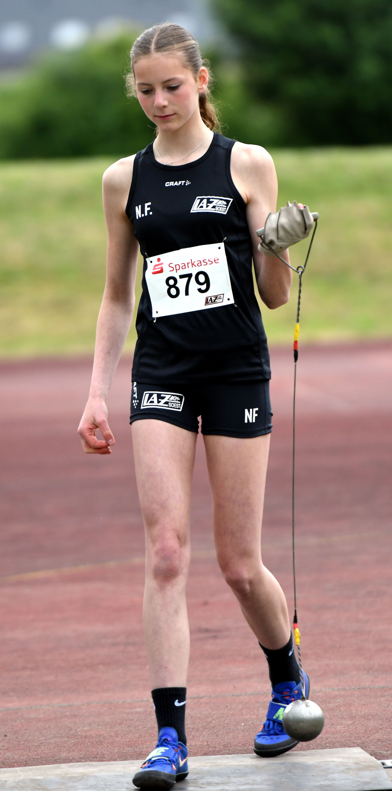 Nia Ferige vom LAZ Soest geh&ouml;rt zu den besten Hammerwerferinnen bundesweit in der Altersklasse W15. Foto: Bottin|Neben dem Hammerwurf startet Nia Ferige vom LAZ Soest bei den Deutschen Meisterschaften in Ulm auch im Diskuswurf. Foto: Bottin|||