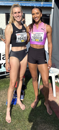 Nach dem Wettkampf in Oordegem traf Laura Vo&szlig; auf die britische 400-Meter-H&uuml;rden-Meisterin Lina Nielsen.|||