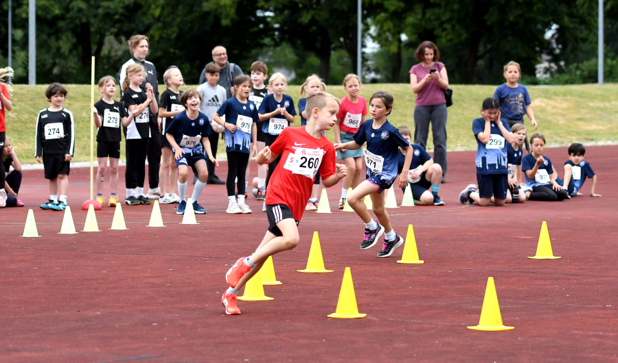 In der Strafrunde bei der Biathlonstaffel. Foto: Bottin