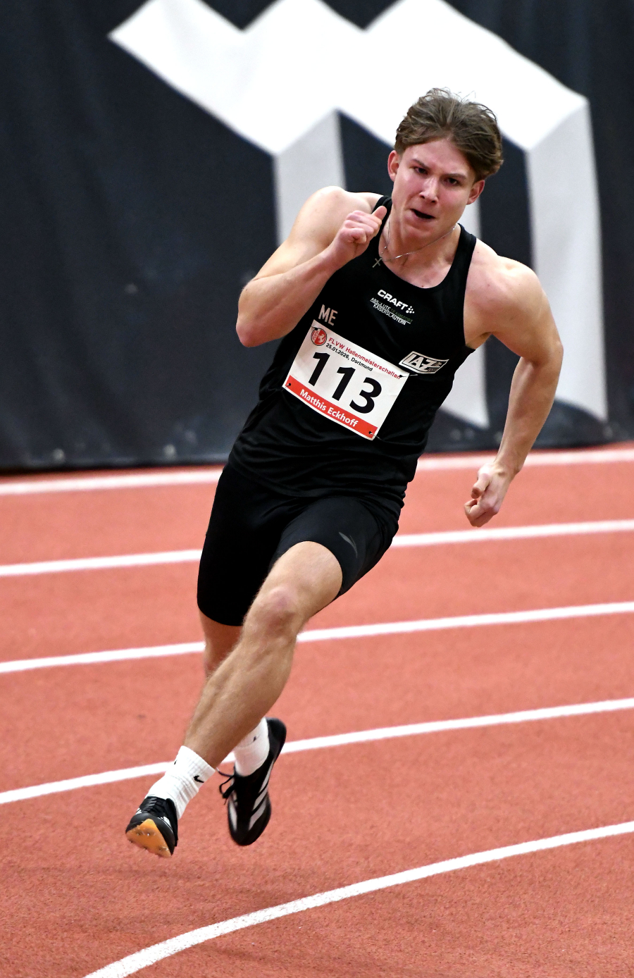 Matthis Eckhoff (m. J. U20) vom LAZ Soest legte die 200 Meter in 23,68 Sekunden zur&uuml;ck. &Uuml;ber 60 Meter erzielte er mit 7,39 Sekunden pers&ouml;nliche Bestzeit. Foto: Bottin