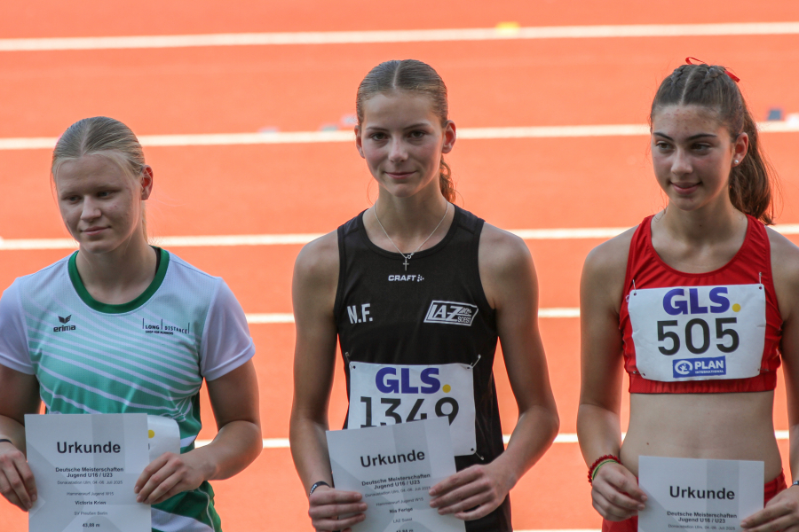 v.l.n.r. Victoria Krien (SV Preu&szlig;en Berlin), Nia Ferige, Mia Sophie M&uuml;hle (TSG Wehrheim). Foto: Reinhard