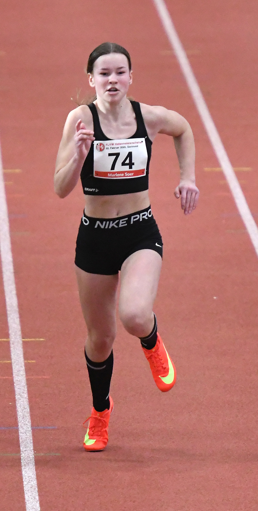 Zwei Mal Bestleistung: W14-Sportlerin Marlene Soer vom LAZ Soest pr&auml;sentierte sich sowohl im Vorlauf als auch im Finale &uuml;ber 60 Meter in starker Verfassung. Foto: Bottin