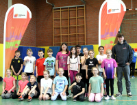 An der Wieseschule - hier die 4c mit Lehrer Tim Bongert - fand die erste Vorrunde des diesj&auml;hrigen Stadtwerke Soest-LAZ-Grundschul-Sprintcups 2025 statt. Foto: Bottin|||