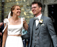 Laura Vo&szlig; und Pascal Fuhrmann (Vo&szlig;) nach der Verm&auml;hlung vor dem Eingang zur Soester Hohnekirche. Fotos: Harald Bottin|Fotos: Harald Bottin|Fotos: Harald Bottin|||
