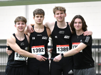 Die U20-Staffel des LAZ Soest, v.l.n.r.: Matthis Eckhoff, David Stracke, Moritz Langenscheidt und Tim Welschoff, erzielte in Dortmund 1:37,94 Minuten &uuml;ber 4 x 200 Meter. Foto: Bottin|Die U20-Staffel des LAZ Soest, v.l.n.r.: Anna-Lena Knappk&ouml;tter, Mia Vollmer, Sophie Martin und Maja Bolinger verfehlte &uuml;ber 4 x 200 Meter mit 1:47,45 Minuten nur knapp die Hallen-DM-Norm. Foto: Bottin|U20-Athlet Moritz Langenscheidt vom LAZ Soest legte die 200 Meter in Dortmund in neuer pers&ouml;nlicher Bestzeit von 23,49 Sekunden zur&uuml;ck. Foto: Bottin|U18-Athletin Maja Bolinger siegte im Einzelrennen &uuml;ber 200 Meter und verfehlte sowohl hier sowie mit ihren Staffelkameradinnen &uuml;ber 4 x 200 Meter nur knapp die DM-Norm. Foto: Bottin|U18-Athlet David Stracke erzielte 25,35 Sekunden &uuml;ber 200 Meter und mit seinen Staffelkameraden vom LAZ Soest 1:37,94 Minuten &uuml;ber 4 x 200 Meter. Foto: Bottin|Matthis Eckhoff kam mit der U20-Staffel des LAZ Soest &uuml;ber 4 x 200 Meter nach 1:37,94 Minuten ins Ziel. Foto: Bottin|Anna-Lena Knappk&ouml;tter war Startl&auml;uferin der 4 x 200-Meter-Staffel des LAZ Soest, die in 1:47,45 Minuten die DM-Norm nur knapp verfehlte. Foto: Bottin|26,66 Sekunden &uuml;ber 200 Meter und 1:47,45 Minuten mit der Staffel: U20-Sportlerin Mia Vollmer vom LAZ Soest. Foto: Bottin|U18-Sportlerin Sophie Martin erzielte 27,22 Sekunden &uuml;ber 200 Meter und kam mit ihren Staffelkameradinnen vom LAZ Soest &uuml;ber 4 x 200 Meter auf 1:47,45 Minuten. Foto: Bottin|||