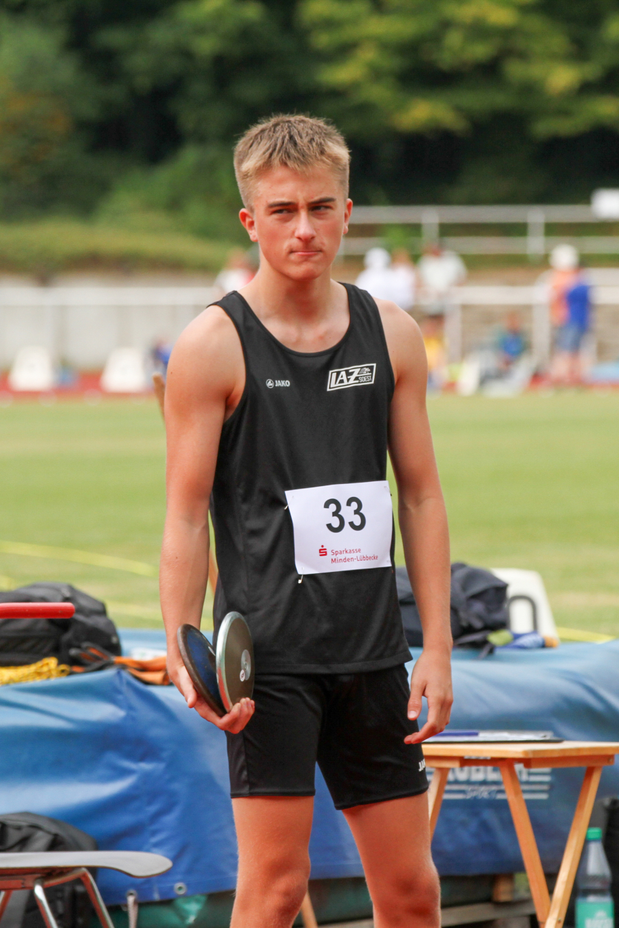 Etwas angespannt aber hochkonzentriert war er vor dem Diskuswurf. Foto: Reinhard