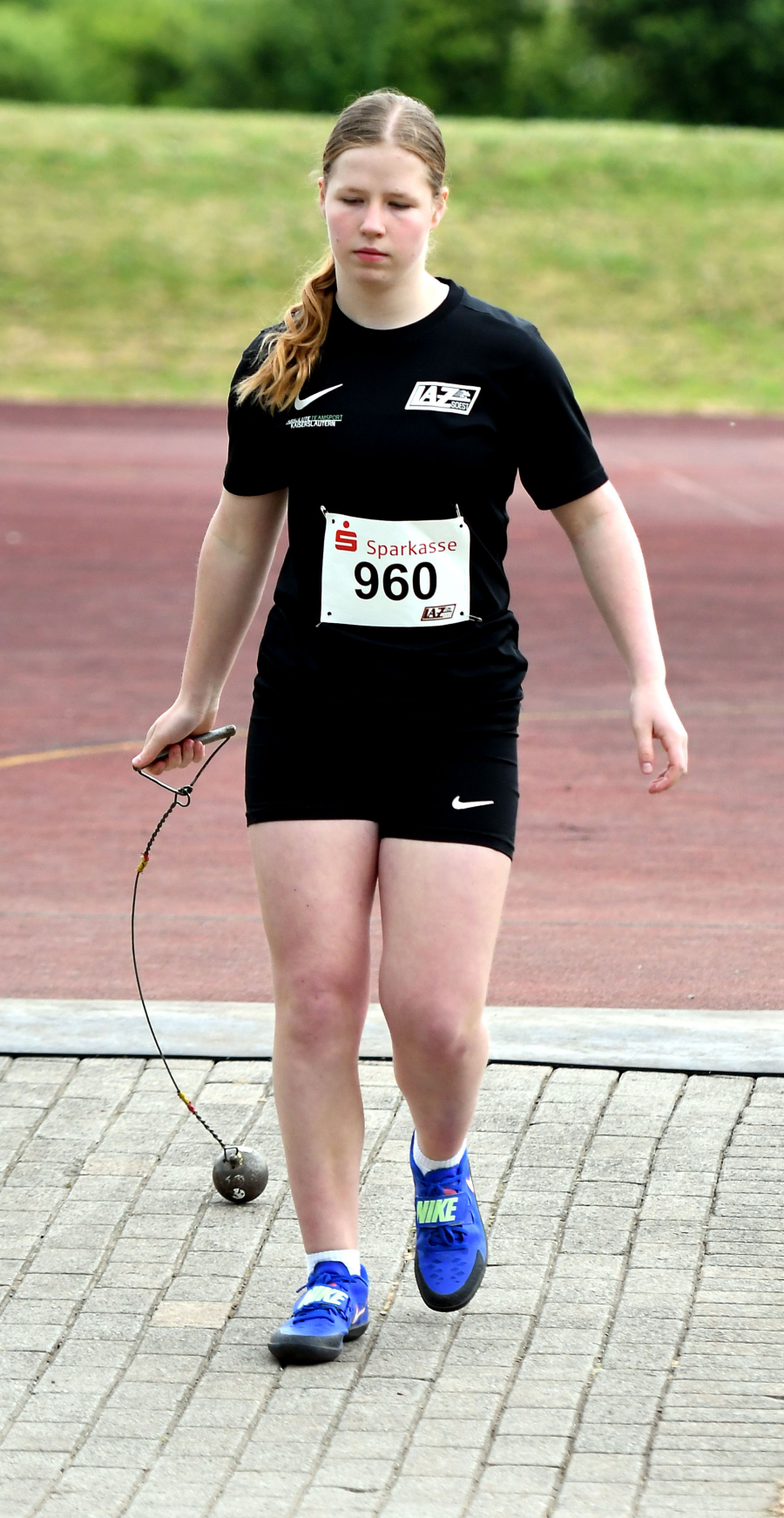 Pers&ouml;nliche Bestleistung: Hannah Eppe (W13) vom LAZ Soest steigerte sich im Hammerwurf auf 31,57 Meter. Foto: Bottin