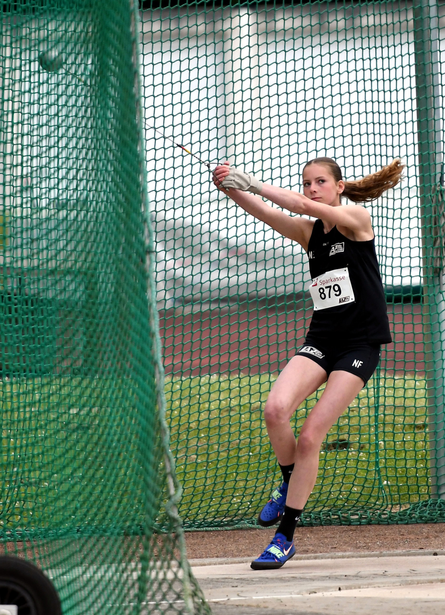 Nach ihrer Steigerung auf 44,79 Meter ist Nia Ferige vom LAZ Soest wieder die Nummer eins der Altersklasse W15 in NRW. Foto: Bottin