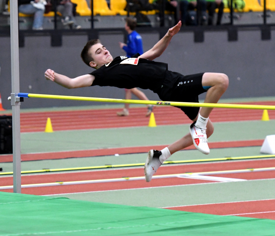 Immer diese Fehlversuche: Bei H&ouml;hengleichheit musste M14-Hochspringer Rafael Hesse vom LAZ Soest bereits zum zweiten Mal mit der Vizemeisterschaft in Westfalen Vorlieb nehmen. Foto: Bottin
