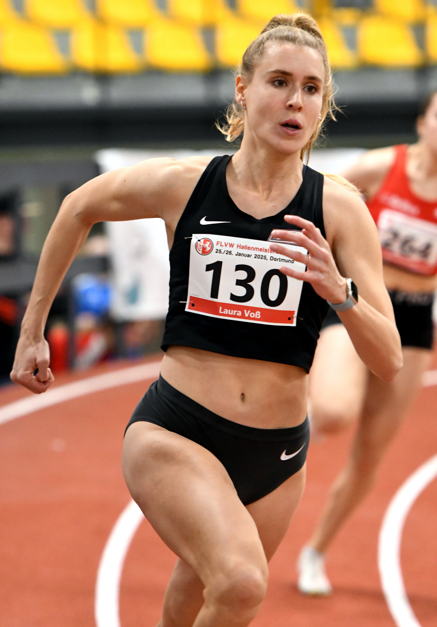Knappe Entscheidung: Mit sieben hundertstel Sekunden Vorsprung sicherte sich Laura Vo&szlig; vom LAZ Soest &uuml;ber 400 Meter den Westfalentitel bei den Frauen. Foto: Bottin