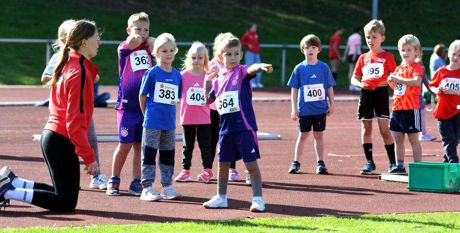 Die j&uuml;ngsten Sportlerinnen und Sportler gingen im Kinderleichtathletik an den Start. Foto: Bottin