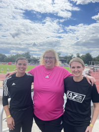 Ines Rustemeyer, Sandra Straub und Janina Biegel nach ihren erfolgreichen Starts in Gotha. Foto: Jana Klee|&Uuml;ber ihre ebenso erfolgreichen T&ouml;chter Marie, Annika und Noelle kamen die drei M&uuml;tter zum LAZ Soest und wurden von ihnen in Gotha angefeuert.  Foto: Jana Klee|||