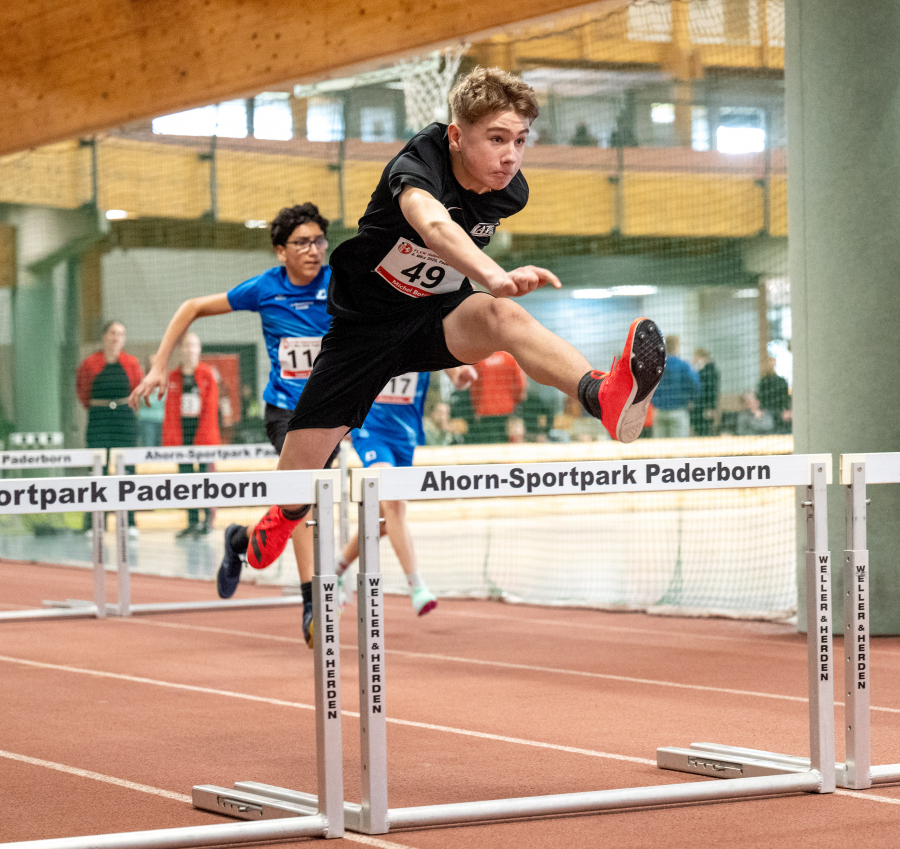 Nur &auml;u&szlig;erst knapp am Westfalentitel vorbei: M13-H&uuml;rdensprinter Michel Bottin vom LAZ Soest fehlte nur eine Hundertstel zum Sieg. Foto: Marcus Bottin