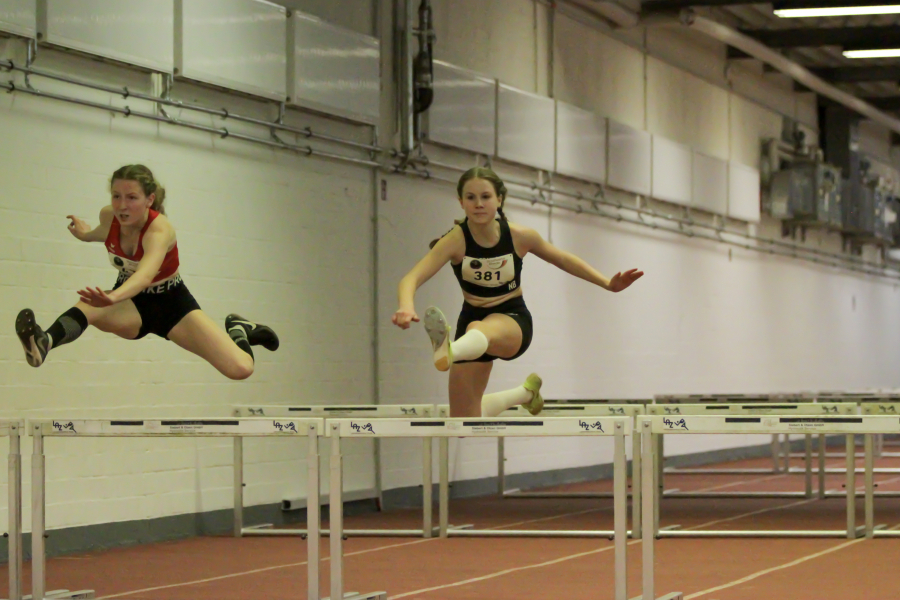 Noelle Biegel kam in der W12 ebenso mit Bestzeit 10,59 Sekunden durch den H&uuml;rdenwald. Foto: Reinhard