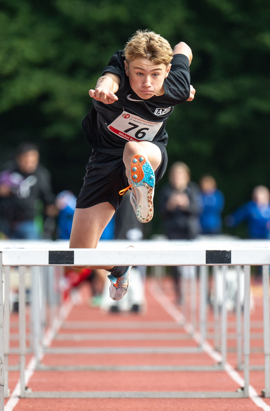 Entschlossen und souver&auml;n zu Sieg: M12-Athlet Michel Bottin vom LAZ Soest wurde Westfalenmeister im 60-Meter-H&uuml;rdensprint. Foto: Bottin